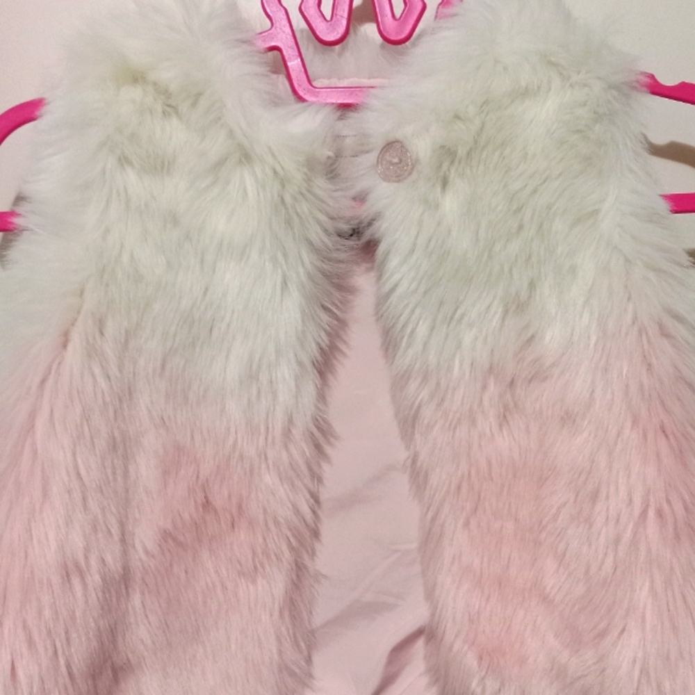 Faux Fur Vest in White and Pink size 3/4 3 pommes